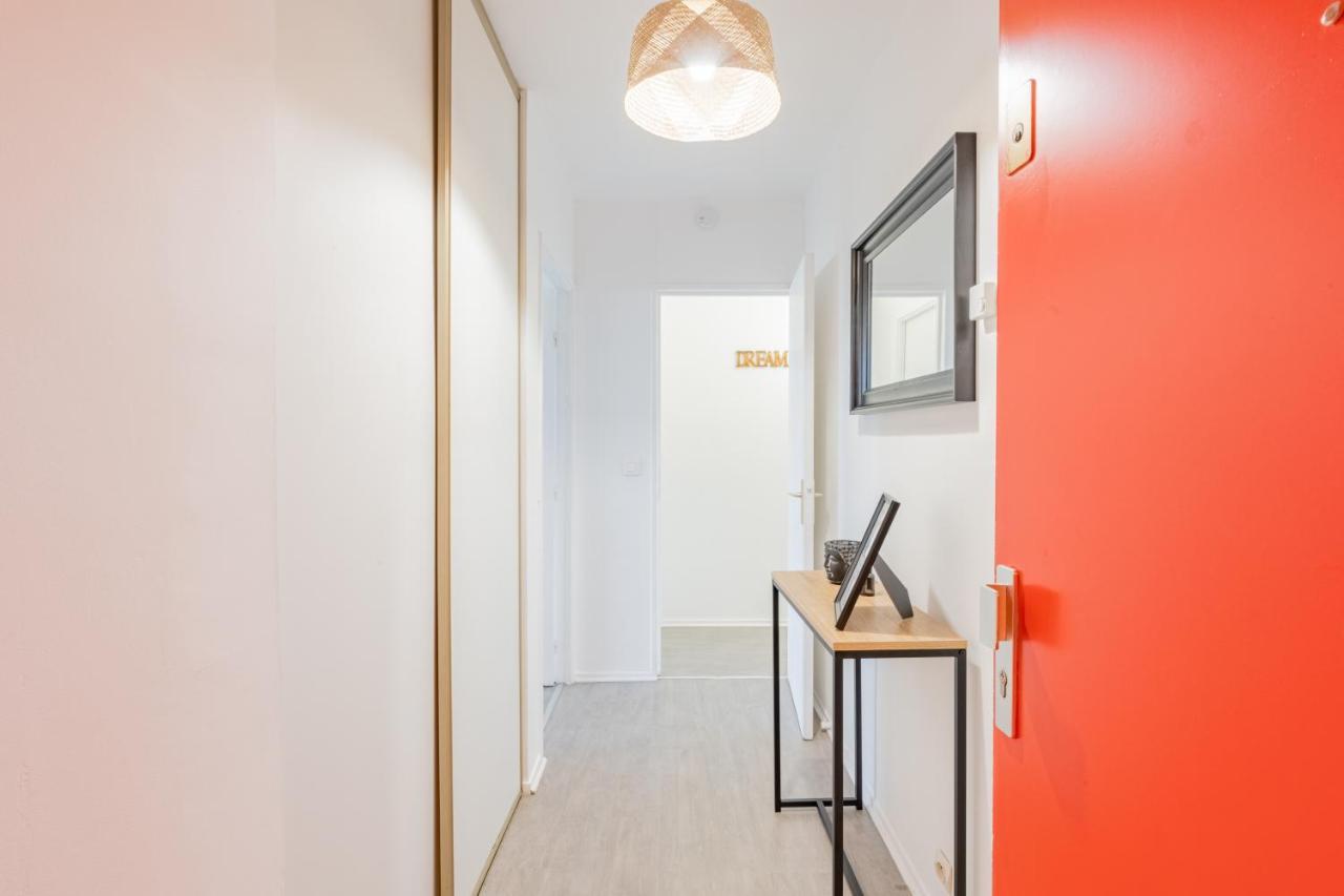 Appart'Hotel Versailles Saint Cyr L'Ecole - Gare Sncf A 100M Et Parking Prive Eksteriør billede